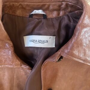 Marina Rinaldi Women's Brown Leather belted Coat
Size 12 (US) 21 (IT) $2200